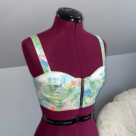 Tropical Crop Top - Picture 2 of 12